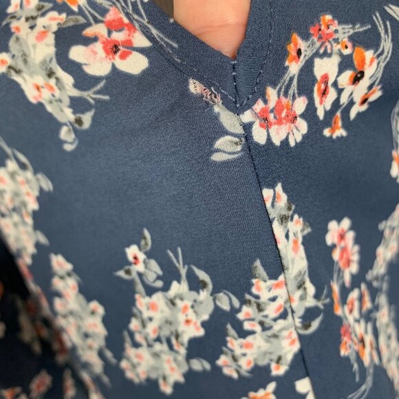 Sienna Sky Floral Cold Shoulder Blouse Top Keyhole Detail Size Small Blue White - Picture 3 of 8